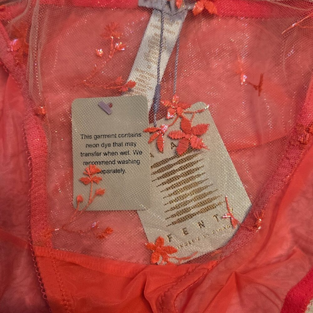 BNWT Savage X Fenty Undie Curvy Foiled Embroidery String Bikini Pink 2X - Picture 3 of 4